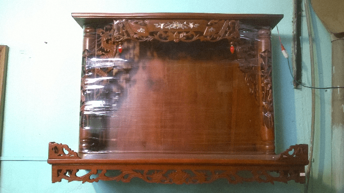 Bàn thờ treo tường có mái chất lượng đảm bảo tại bàn thờ Việt