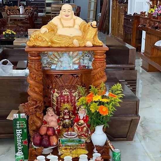 Trang trí bàn thờ Phật Di Lặc