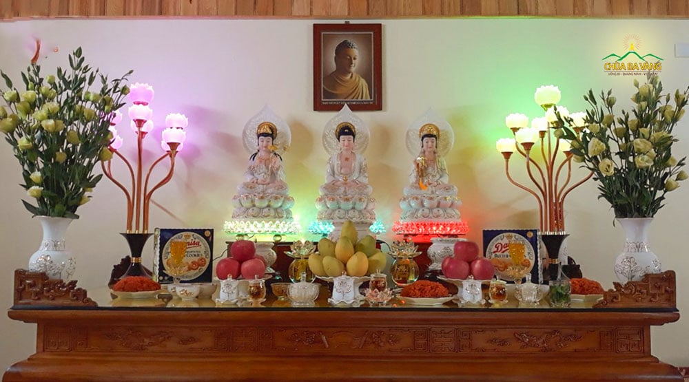 Lập bàn thờ Phật tại gia