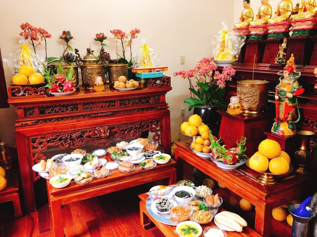 Bàn thờ dựa lưng vào bếp: Những điều cấm kỳ trong sắp đặt bàn thờ 2