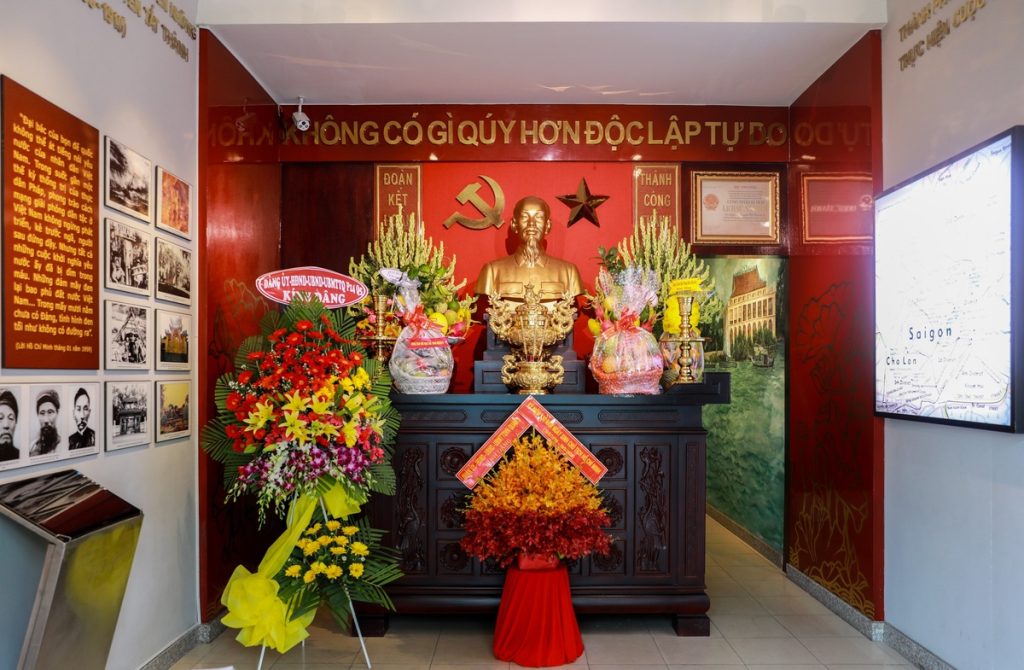 Phòng thờ Bác Hồ được đặt ở vị trí trang trọng nhất